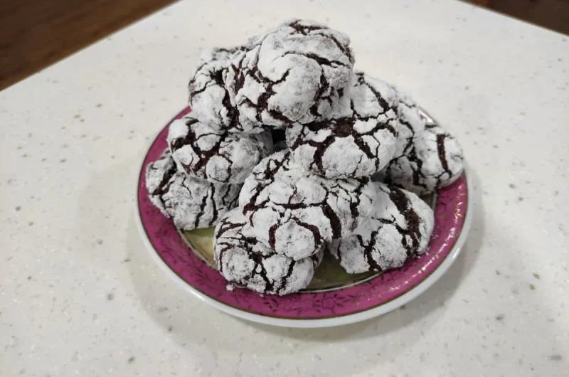 American chocolate cookies with cracks