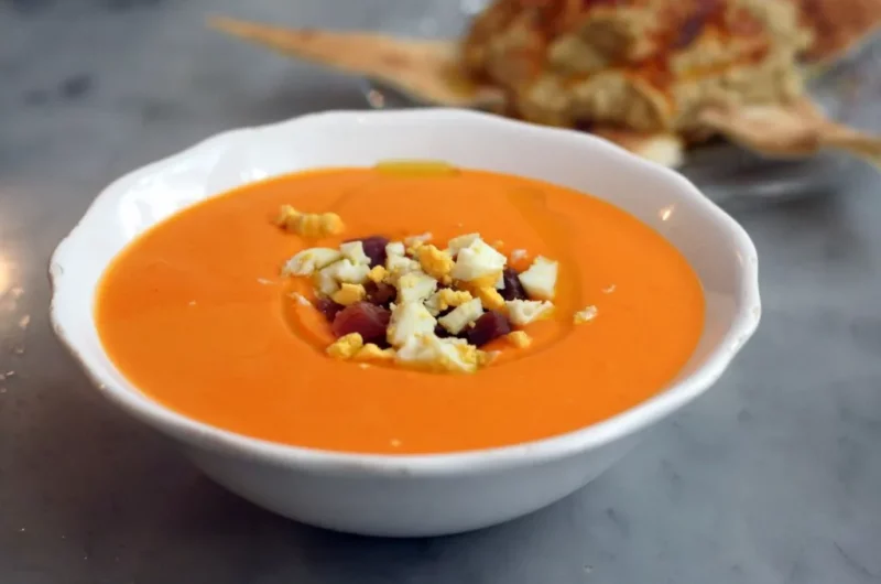 Spanish bread and tomato salmorejo soup. Recipe